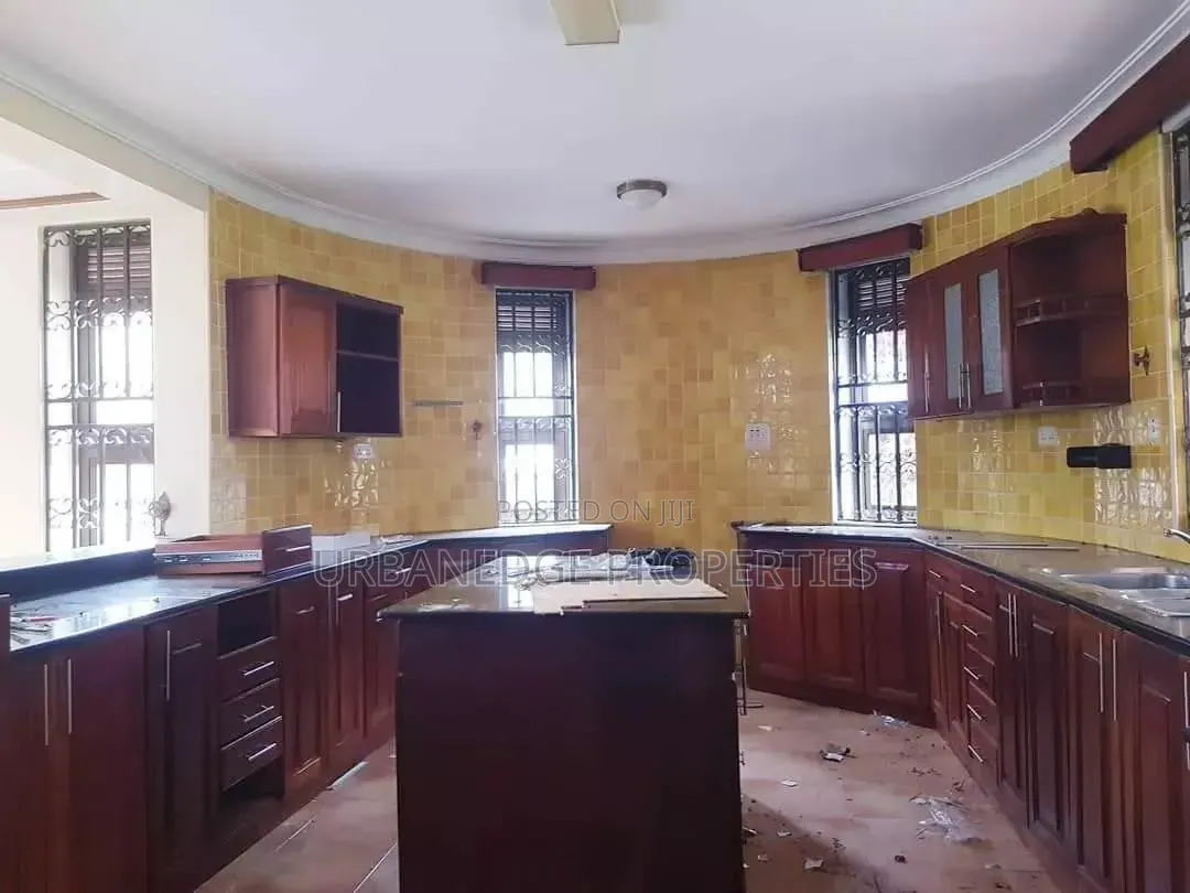 5bdrm Mansion in Bunga, Central Division for rent