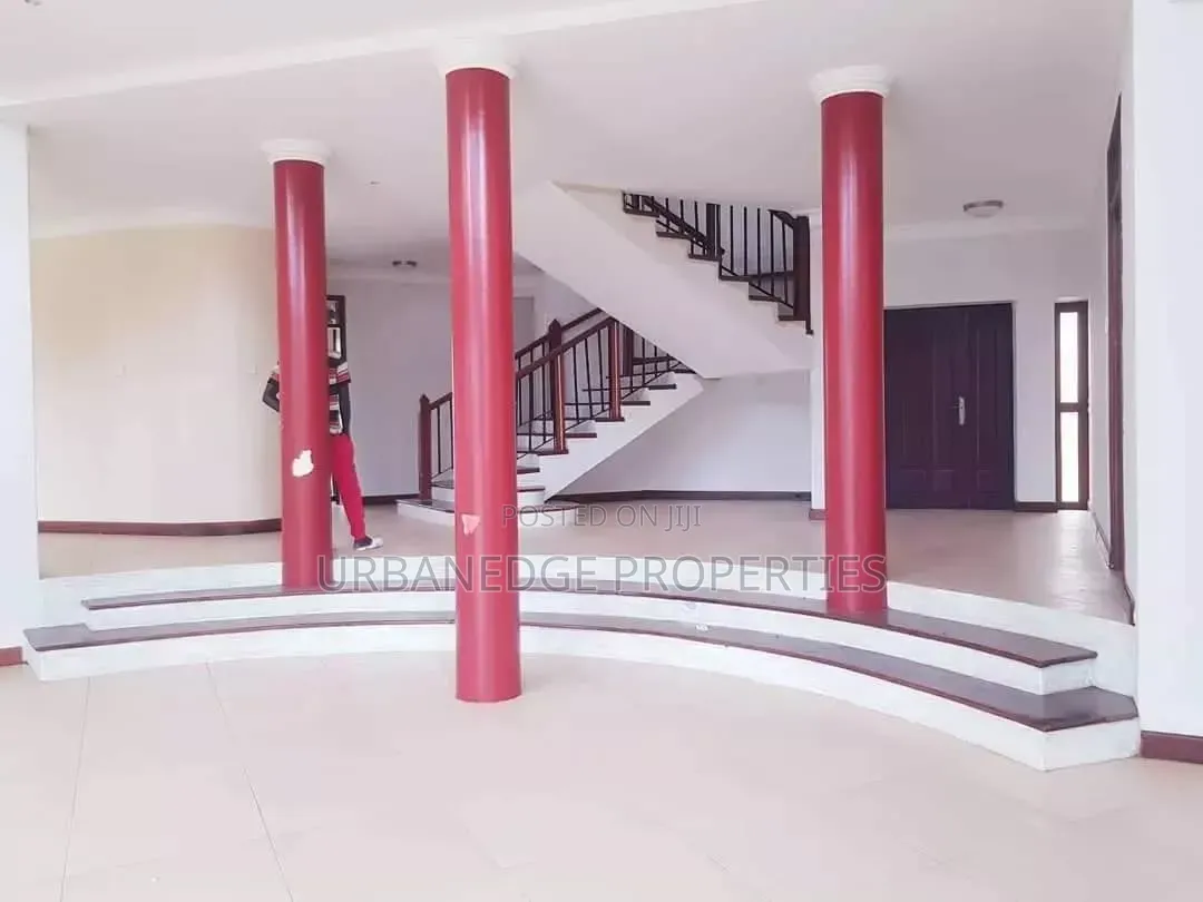 5bdrm Mansion in Bunga, Central Division for rent