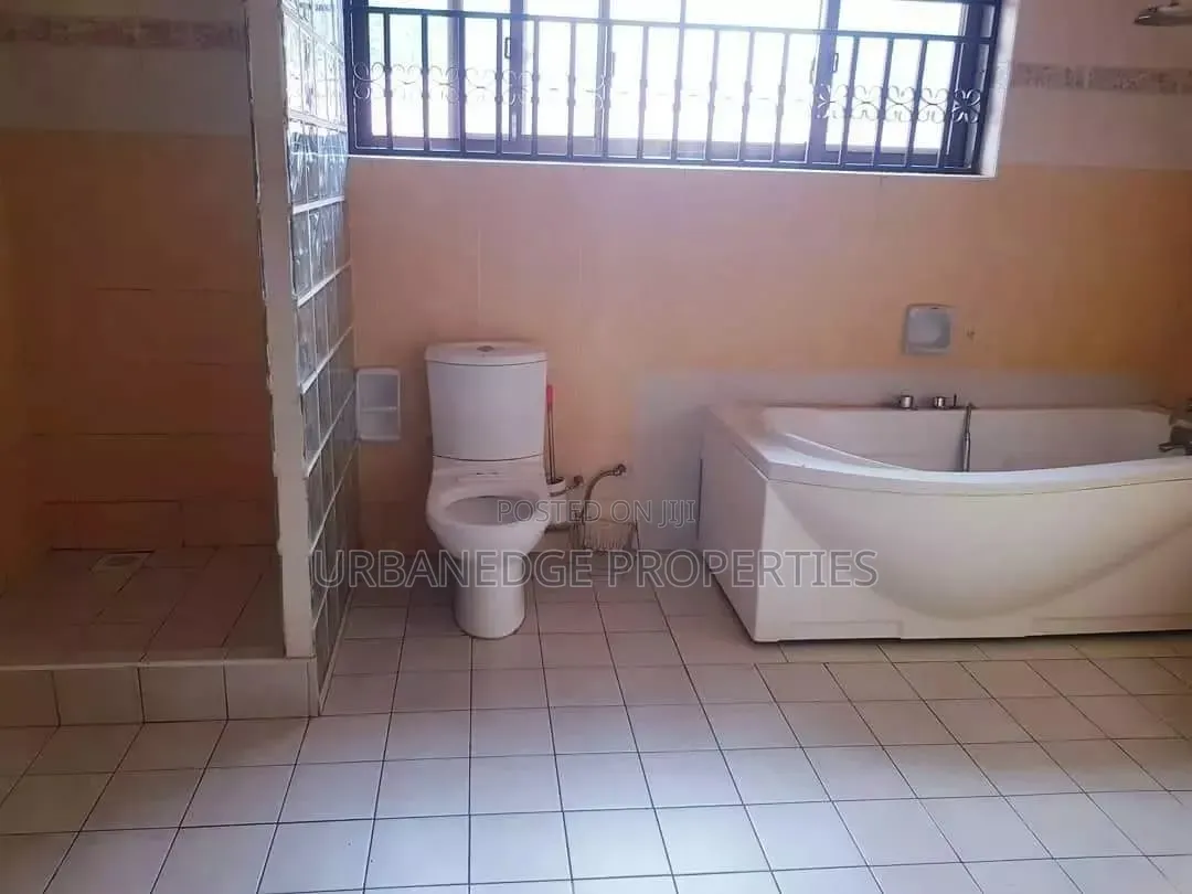 5bdrm Mansion in Bunga, Central Division for rent