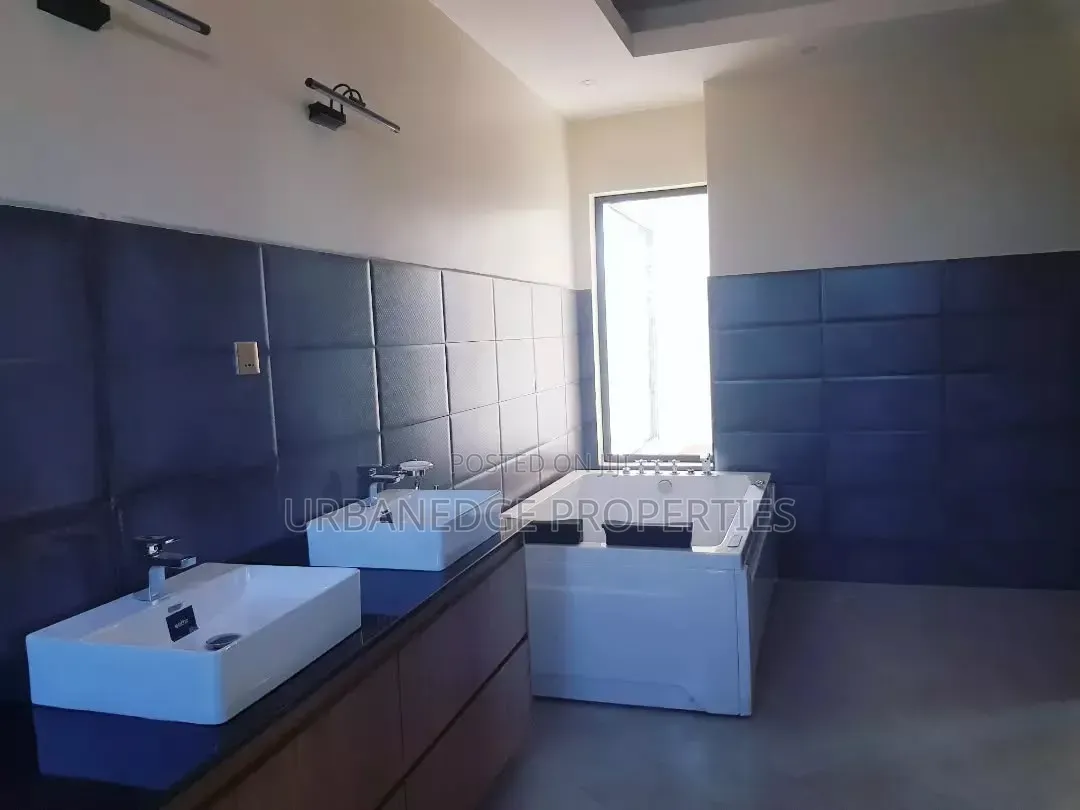 3bdrm Apartment in Muyenga, Central Division for rent
