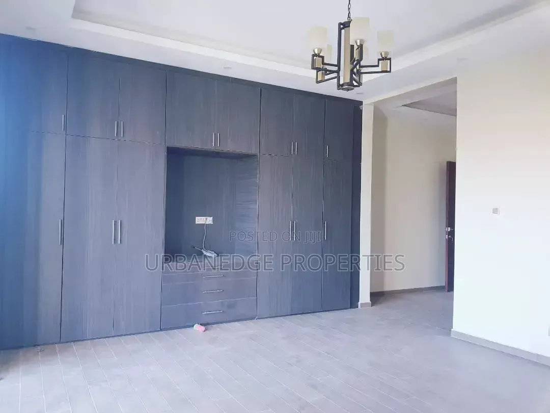 3bdrm Apartment in Muyenga, Central Division for rent