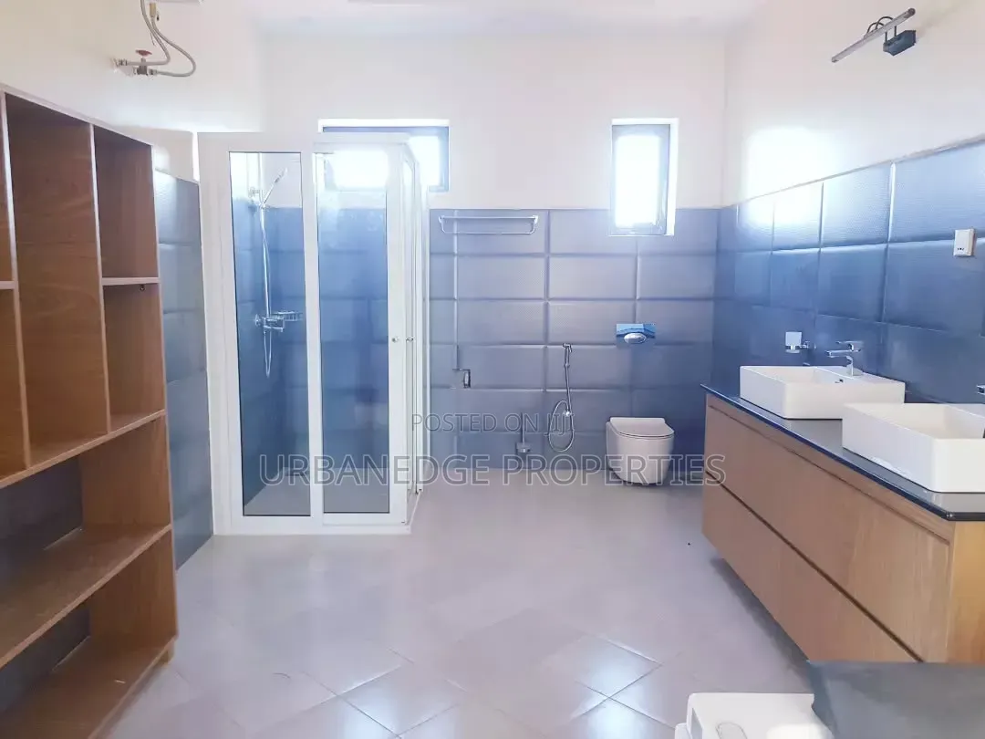 3bdrm Apartment in Muyenga, Central Division for rent