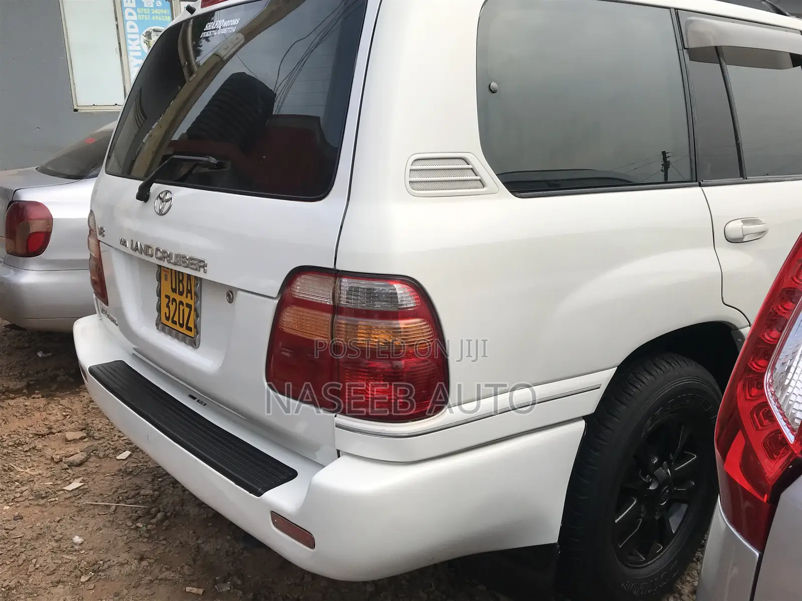 Toyota Land Cruiser 2001 White