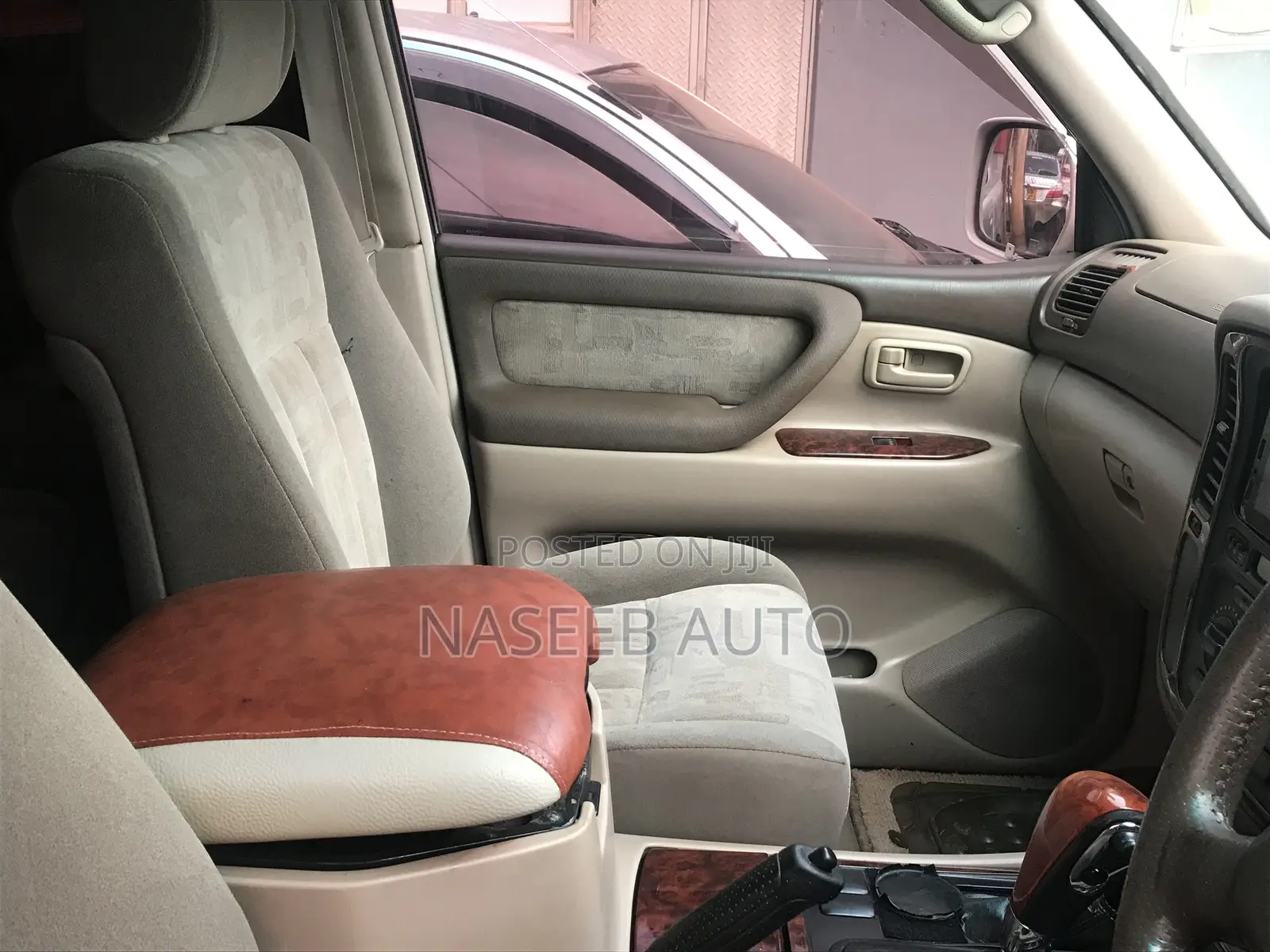 Toyota Land Cruiser 2001 White
