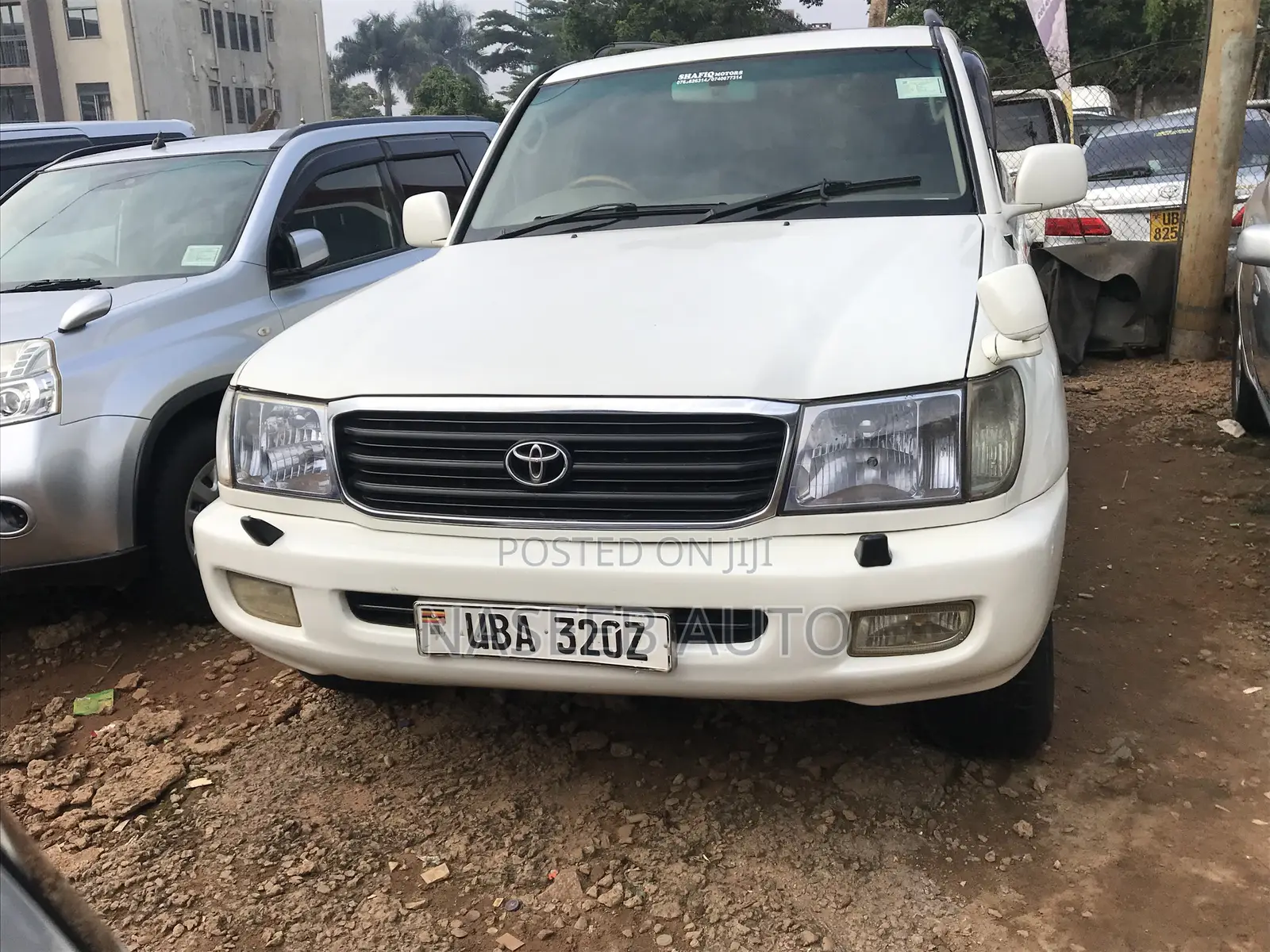 Toyota Land Cruiser 2001 White