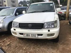 Toyota Land Cruiser 2001 White