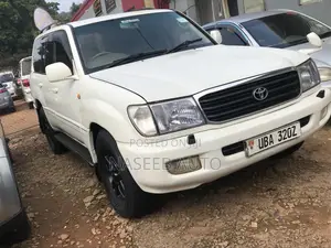 Toyota Land Cruiser 2001 White