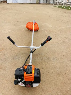 Brandnew 2shape Blades Fuel Grass Cutter/Slasher With 3years Warranty