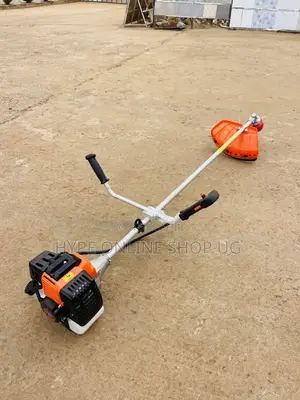 Brandnew 2shape Blades Fuel Grass Cutter/Slasher With 3years Warranty