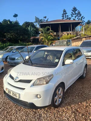 Toyota IST 2009 White