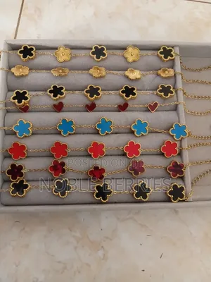 Clover Lucky Vc Style Flower Bracelets