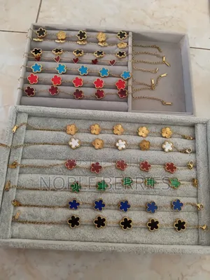 Clover Lucky Vc Style Flower Bracelets