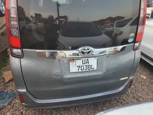 Toyota Noah 2015 Gray