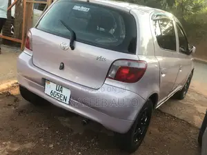 Toyota Vitz 2001 Gray