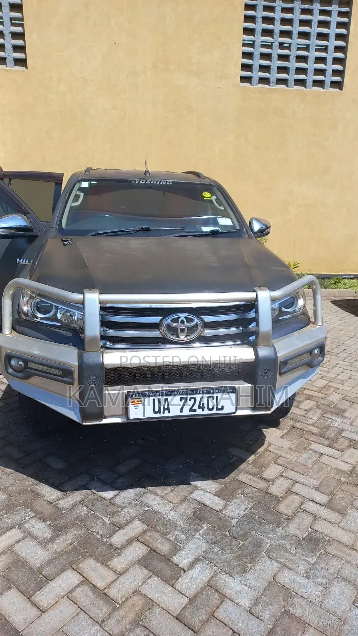 Toyota Hilux Revo Double Cab Deisel 2.4 AWD 2017 Gray