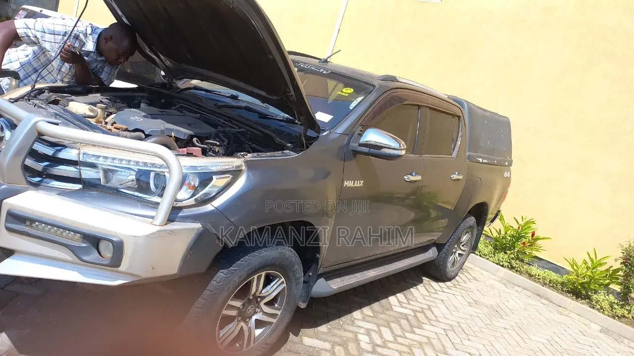 Toyota Hilux Revo Double Cab Deisel 2.4 AWD 2017 Gray