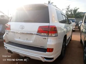 Toyota Land Cruiser Prado 2022 White