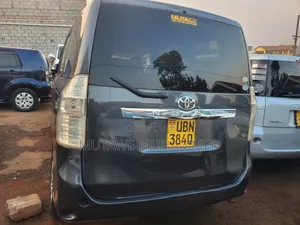 Toyota Noah 2010 Gray
