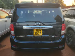 Toyota Corolla Rumion 2010 Black