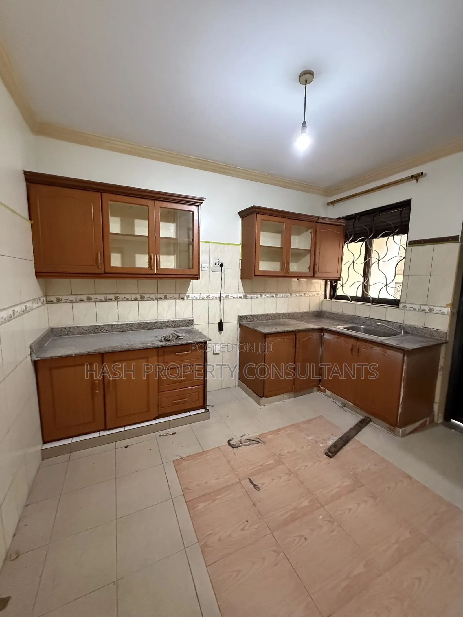 3bdrm Apartment in Muyenga, Central Division for rent