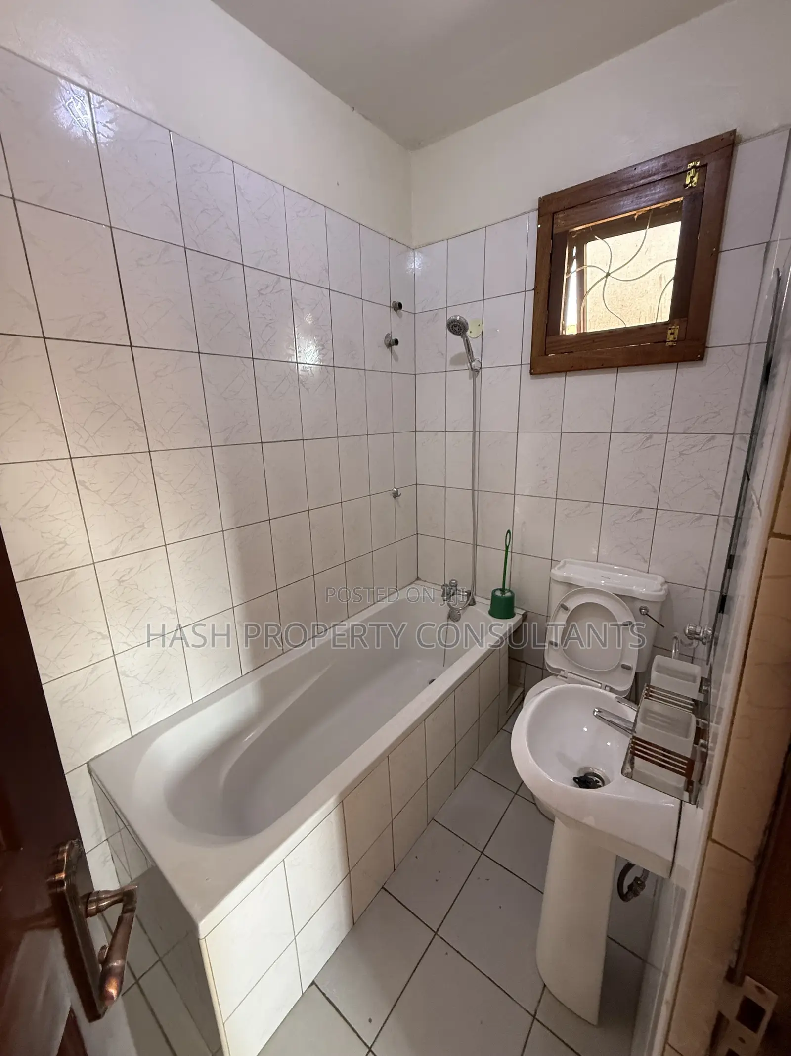 3bdrm Apartment in Muyenga, Central Division for rent