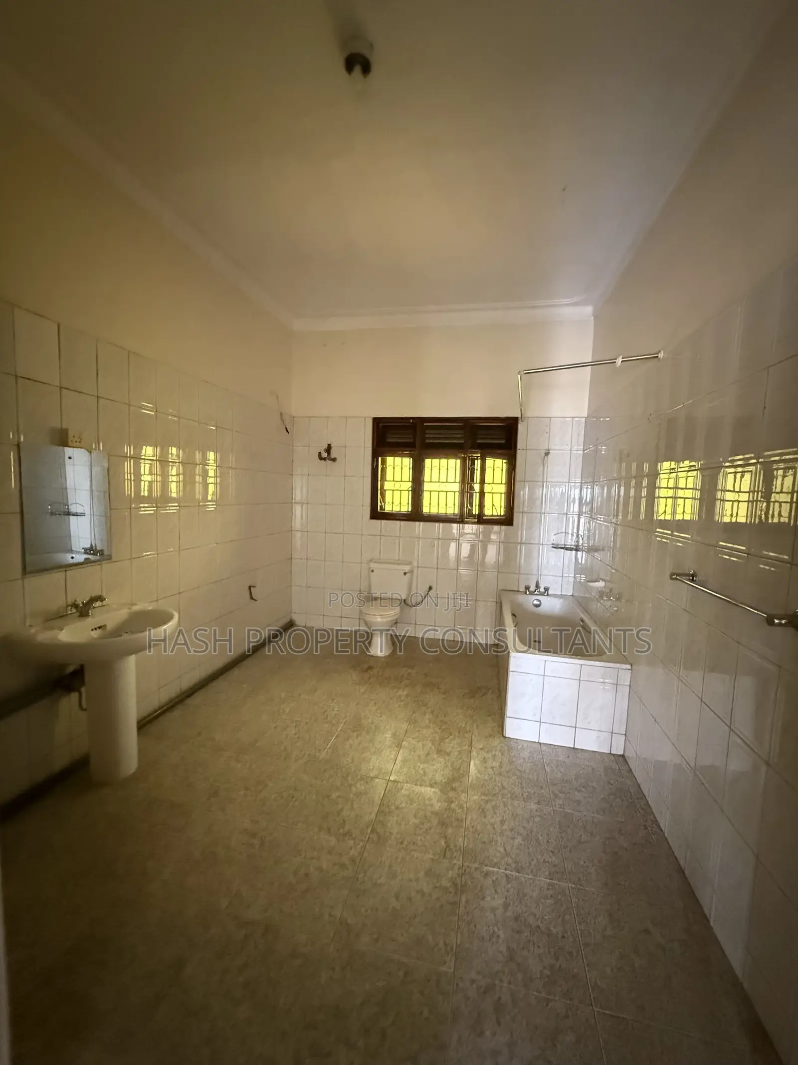 6bdrm House in Muyenga, Central Division for rent