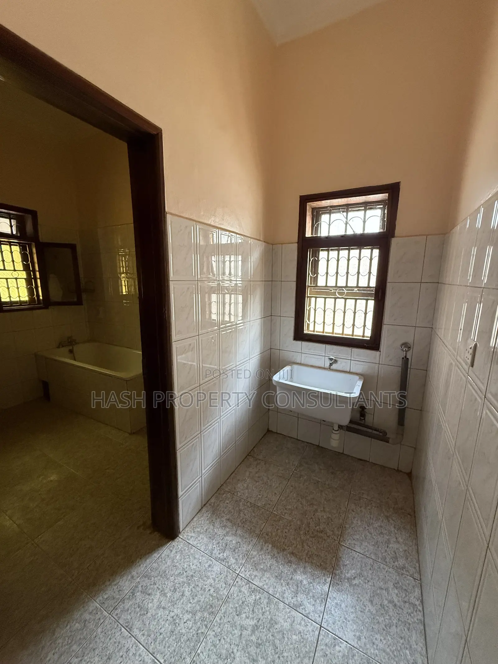 6bdrm House in Muyenga, Central Division for rent
