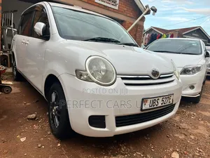 Toyota Sienta 2006 White