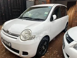 Toyota Sienta 2006 White