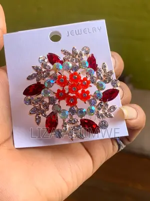 Floral Brooch Featuring a Prominent Center of Red Flowers