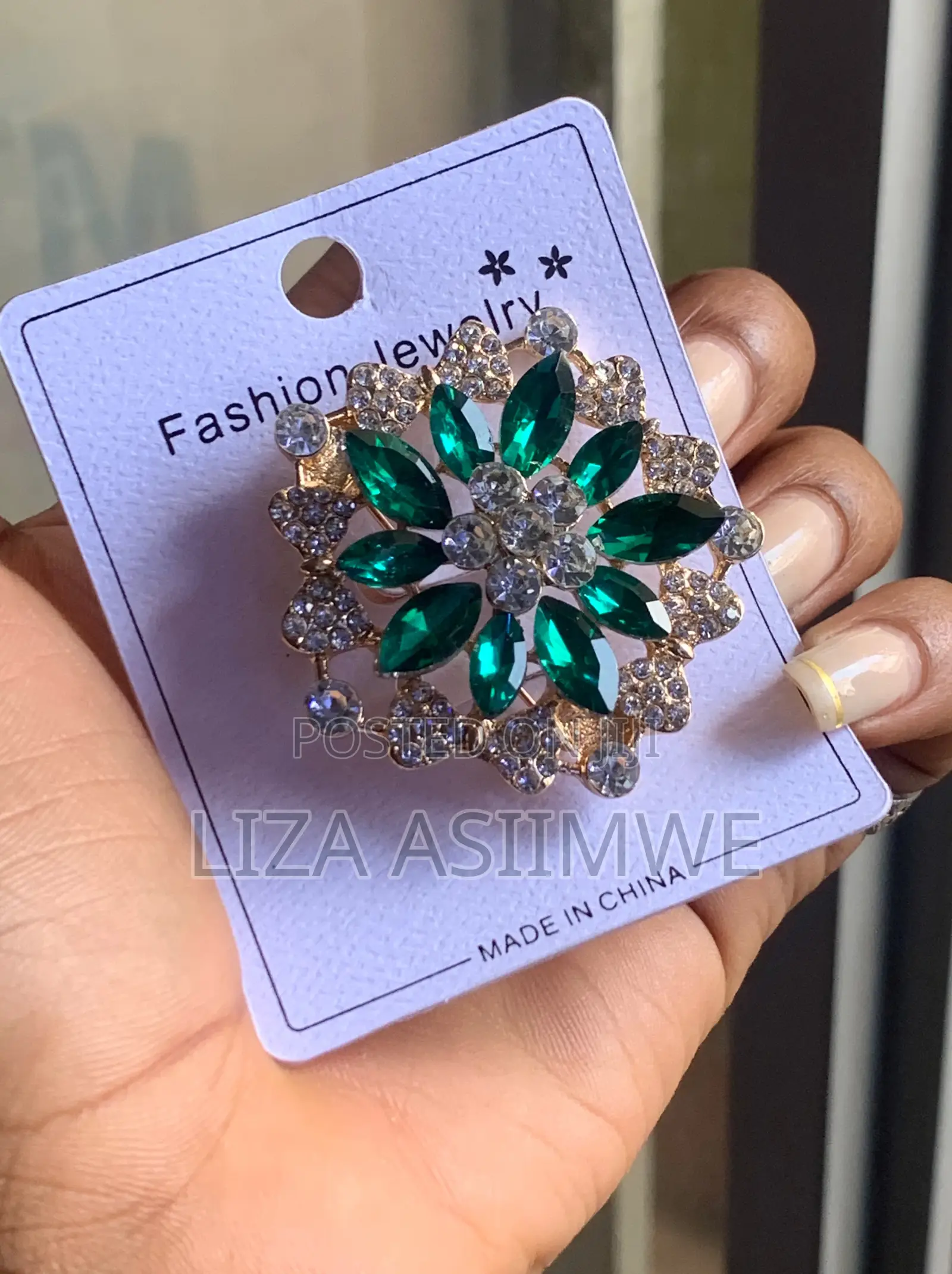 Flower Brooch With a Vibrant Emerald Green Crystal Petals