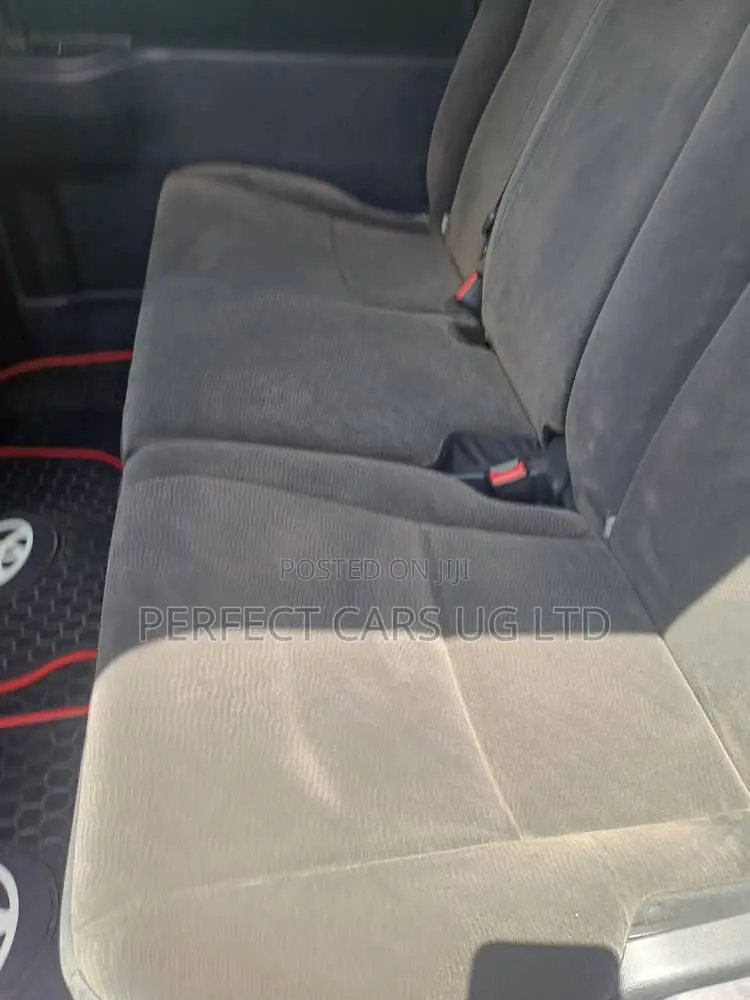 Toyota Noah 2.0 143hp AWD (8 Seater) 2011 Black