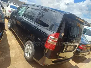 Toyota Noah 2.0 143hp AWD (8 Seater) 2011 Black