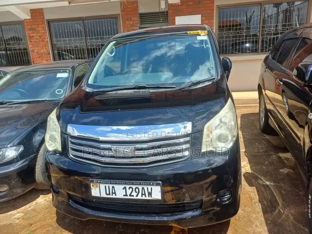 Toyota Noah 2.0 143hp AWD (8 Seater) 2011 Black
