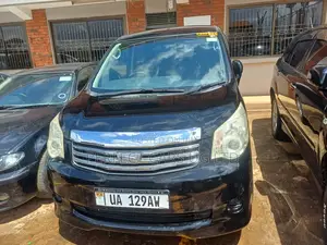 Toyota Noah 2.0 143hp AWD (8 Seater) 2011 Black