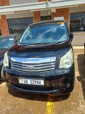 Toyota Noah 2.0 143hp AWD (8 Seater) 2011 Black