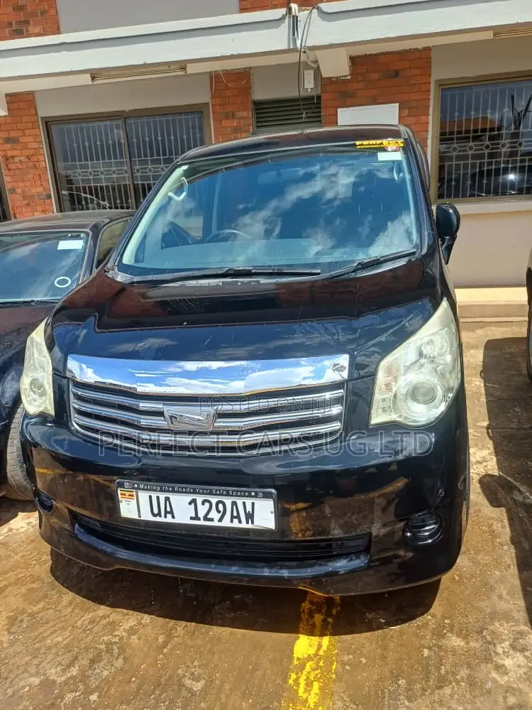 Toyota Noah 2.0 143hp AWD (8 Seater) 2011 Black