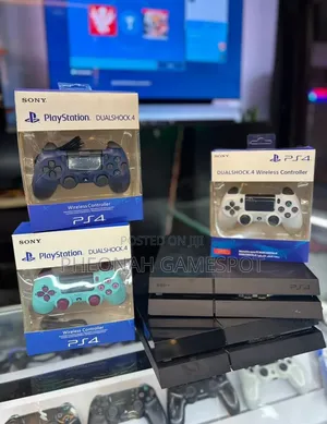 Chipped Ps4 + 12 Games + 2 Pads. Your Productivity Ends Today.