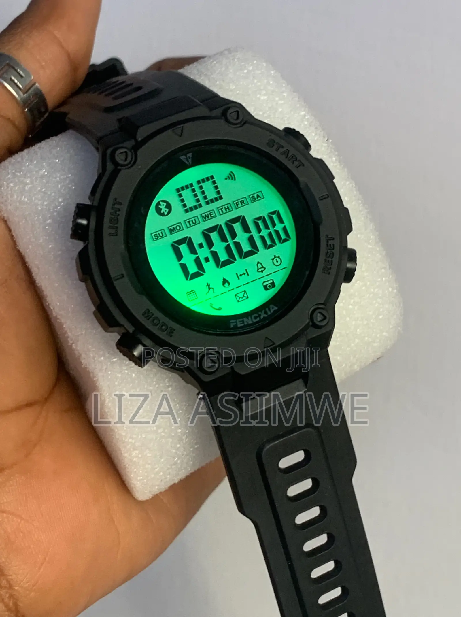 Men’S Digital Sports Watch Featuring a Durable Silicone Band