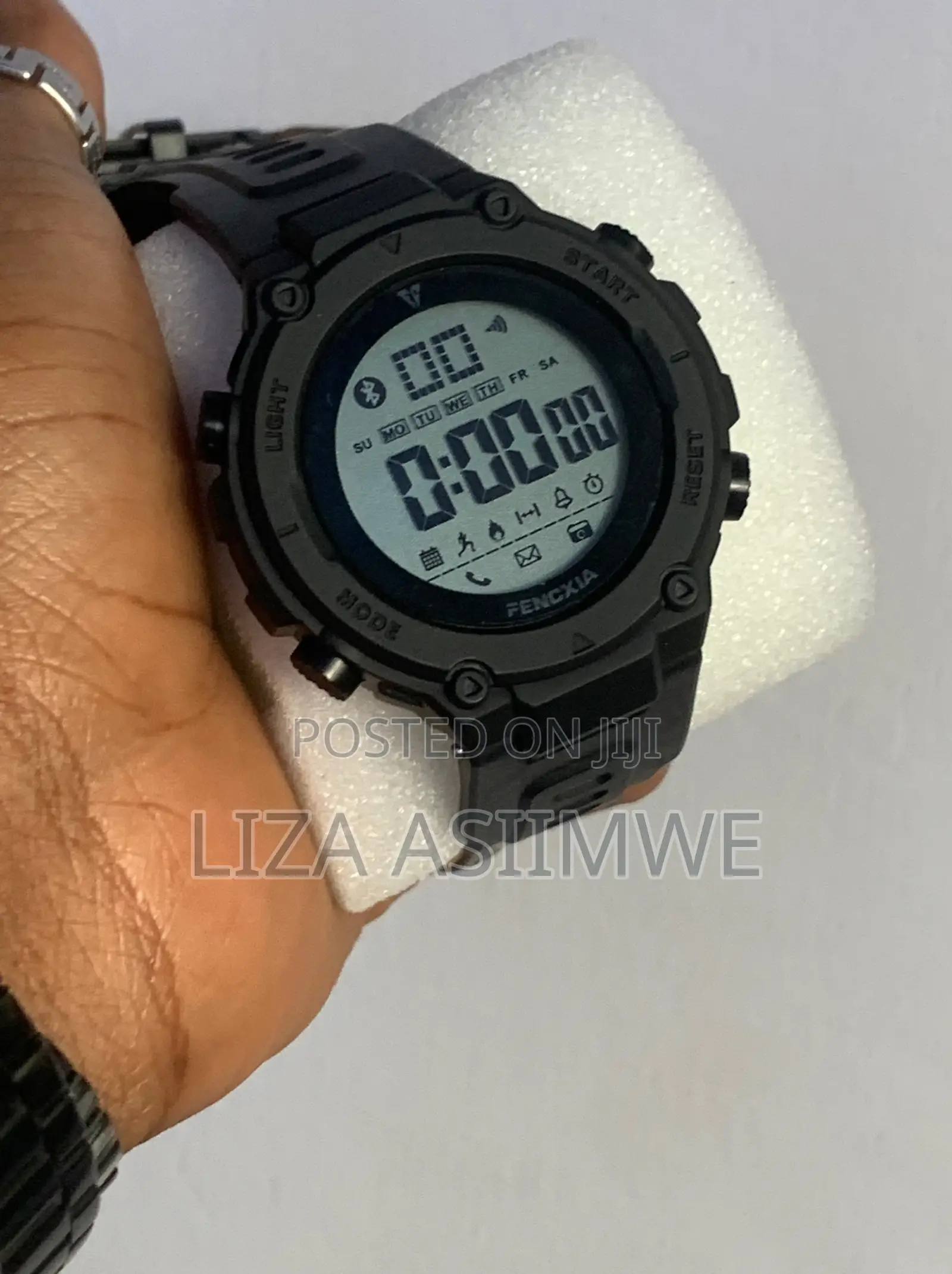 Men’S Digital Sports Watch Featuring a Durable Silicone Band