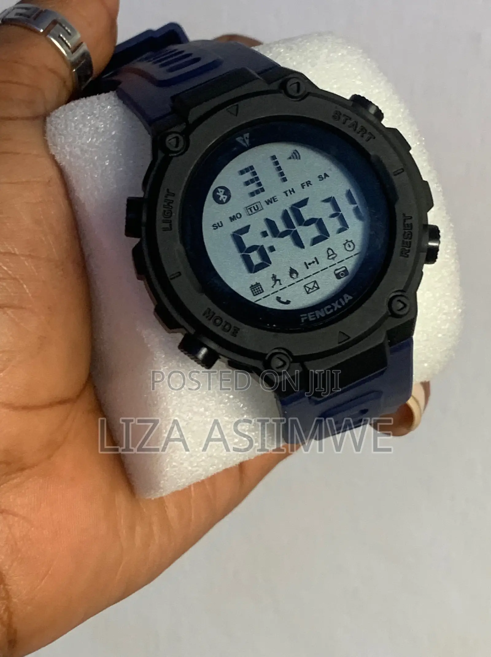 Men’S Digital Sports Watch Featuring a Durable Silicone Band