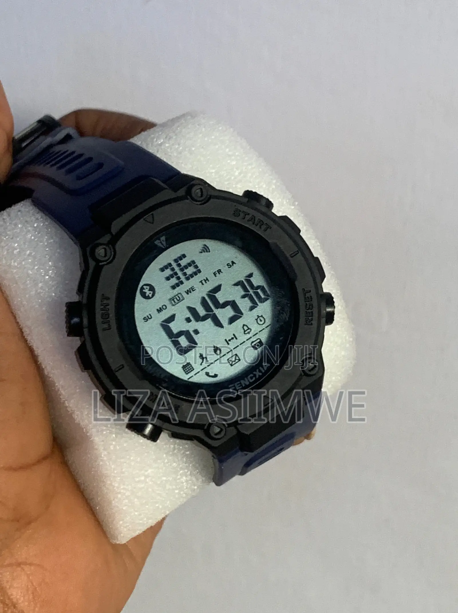 Men’S Digital Sports Watch Featuring a Durable Silicone Band