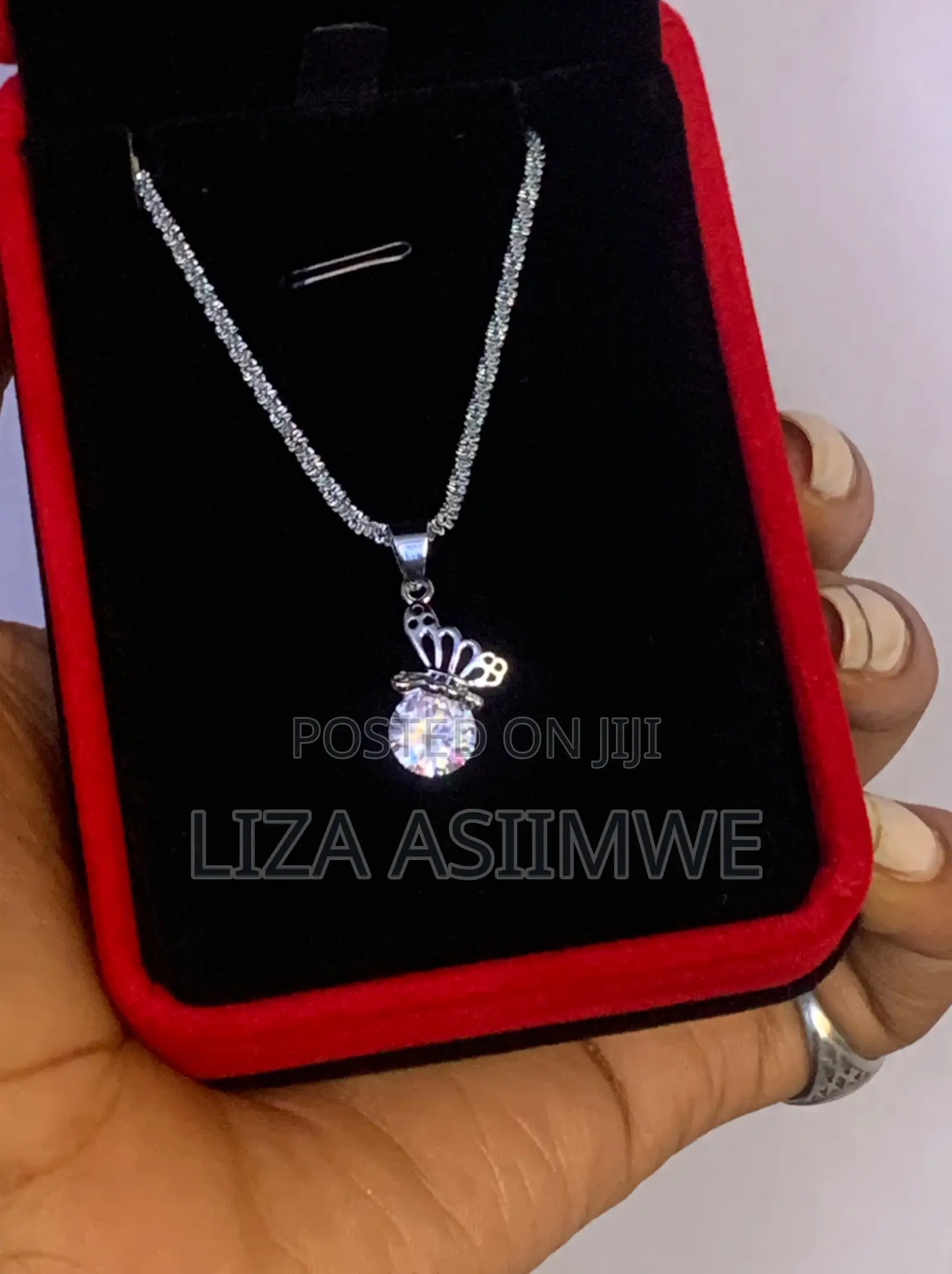 Lady’S Butterfly Crystal Solitaire Necklace