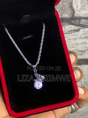 Lady’S Butterfly Crystal Solitaire Necklace