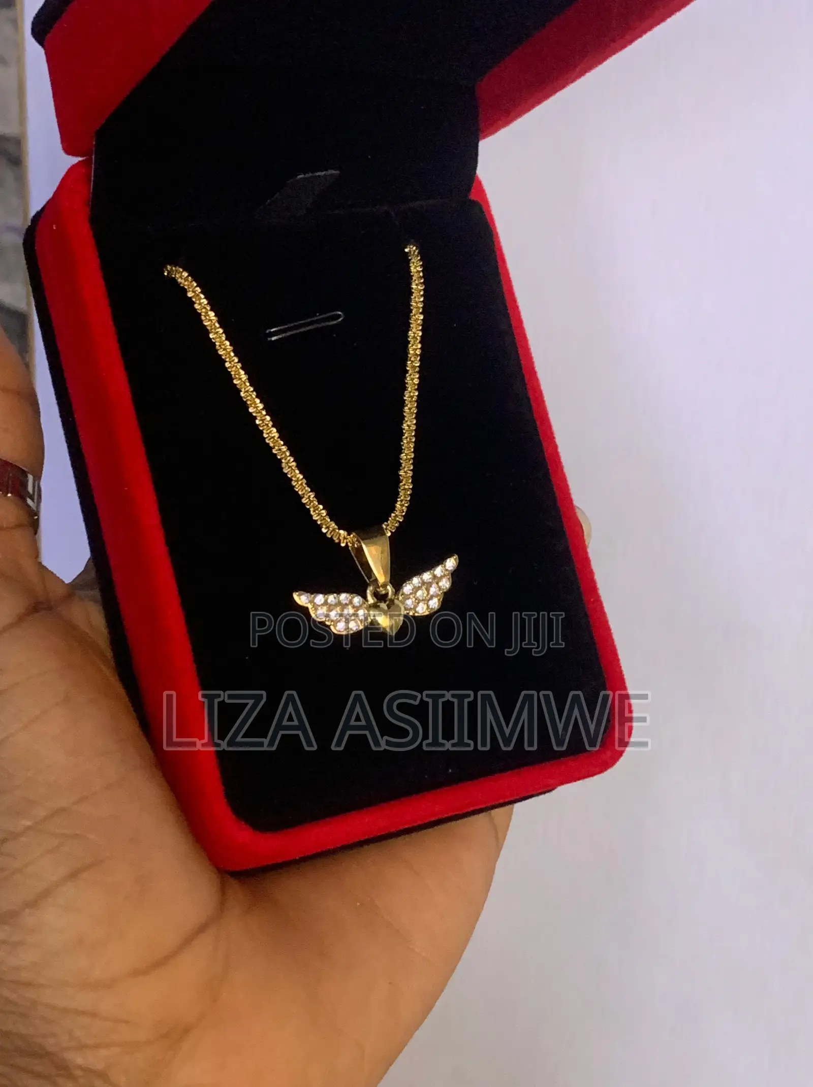 Lady’S Heart Necklace With Sparkling Pavé-Set Angel Wings.