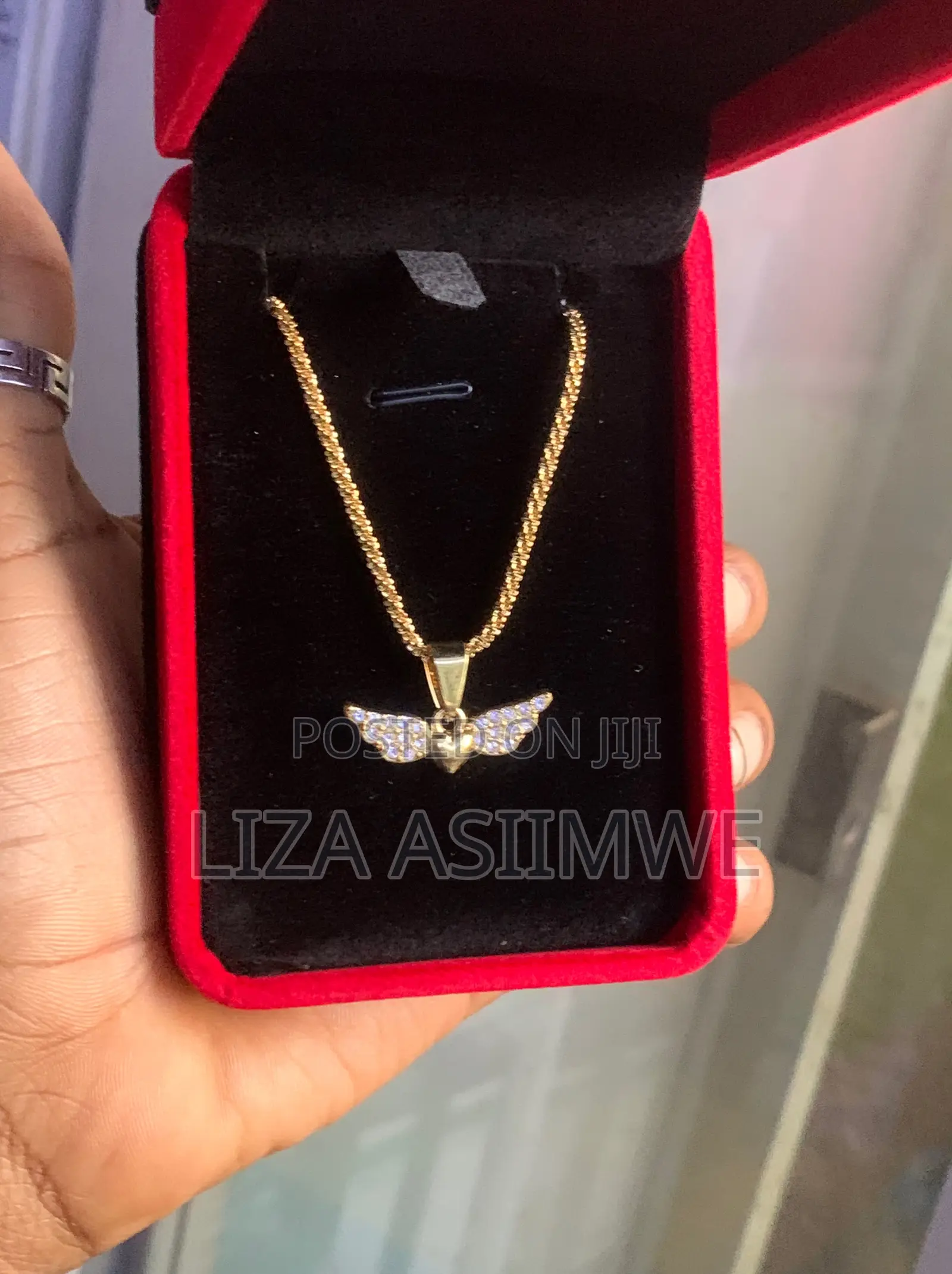 Lady’S Heart Necklace With Sparkling Pavé-Set Angel Wings.