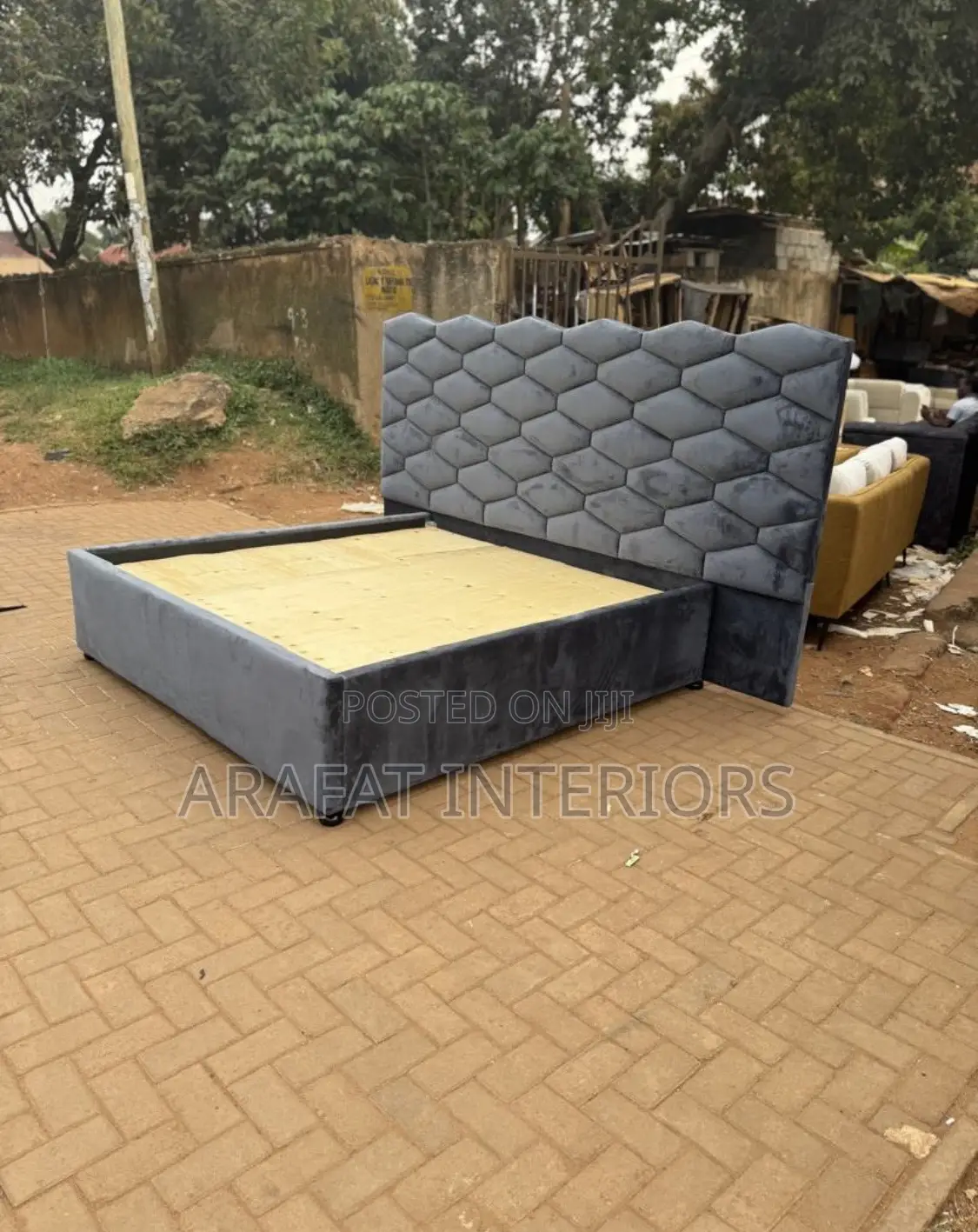 Luxurious Modern Upholstered Bed in Excellent Condition