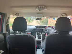 Toyota Rumion 1.5 FWD 2021 Red