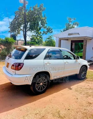 Toyota Harrier 2000 White