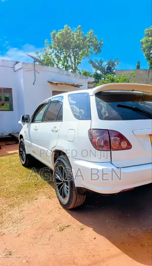 Toyota Harrier 2000 White